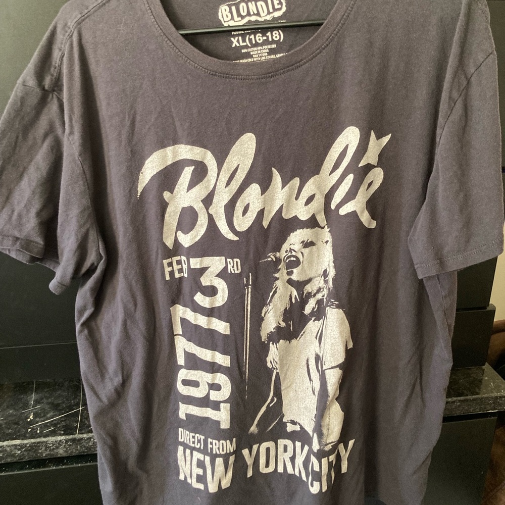 Dark gray XL blondie t-shirt